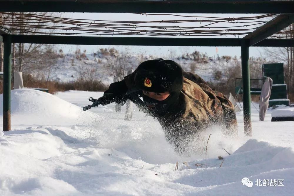 "东极"新兵拥抱严寒 风雪中磨砺胆性虎气!