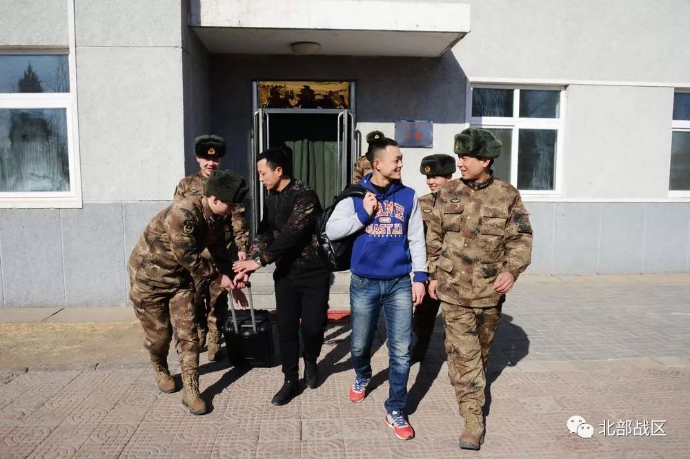 记者从该旅"翠岗红旗连"了解到,该连作为"老牌"先进连,他们不为迎检搞