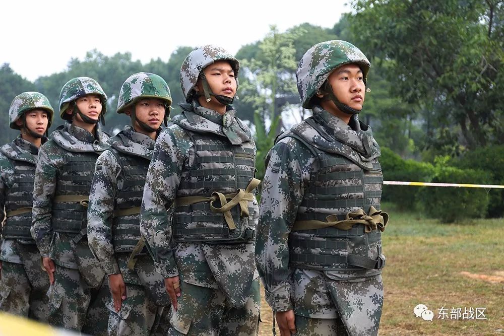 新兵接受硝烟的洗礼_手机新浪网