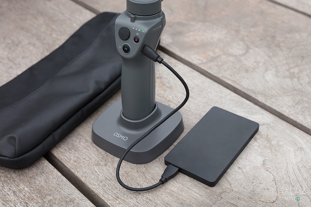 大疆发布第二代灵眸 osmo 手机云台 | ces 2018