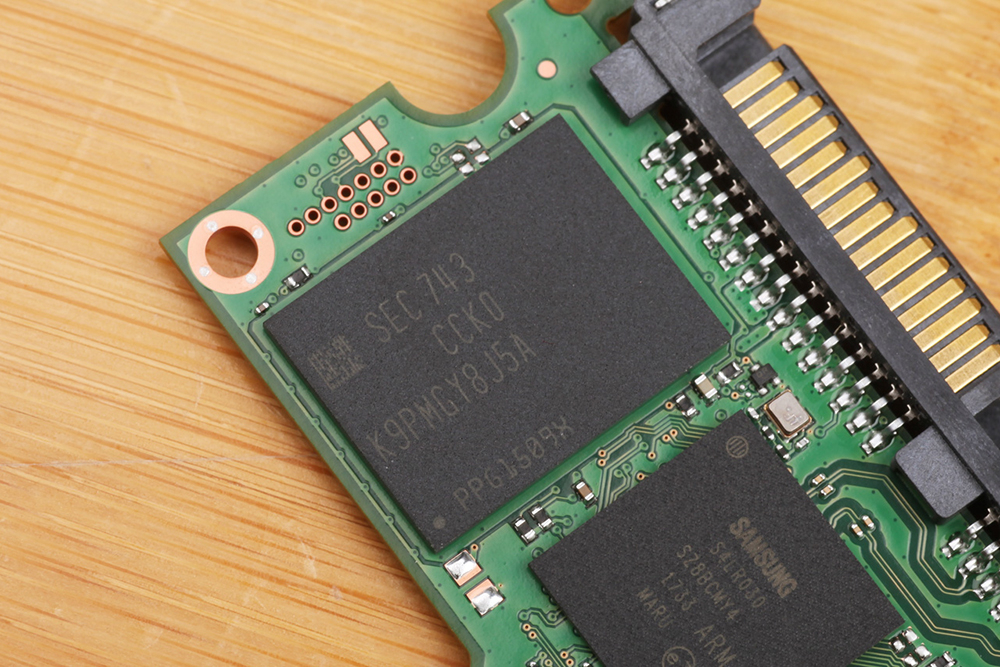 850 pro继任者 三星860 pro ssd拆解图赏