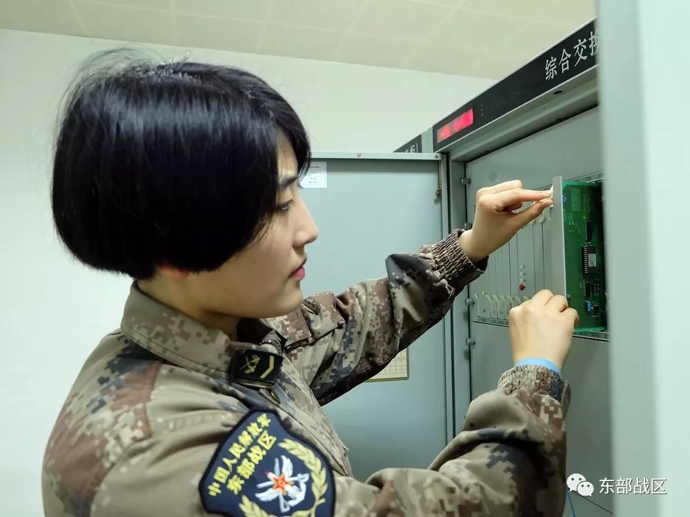这个奋斗中的女兵,为战友立起好样子!