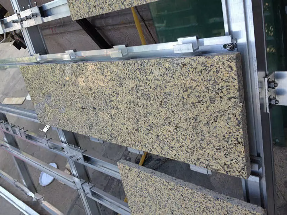 干挂石材:石材干挂法又名空挂法.