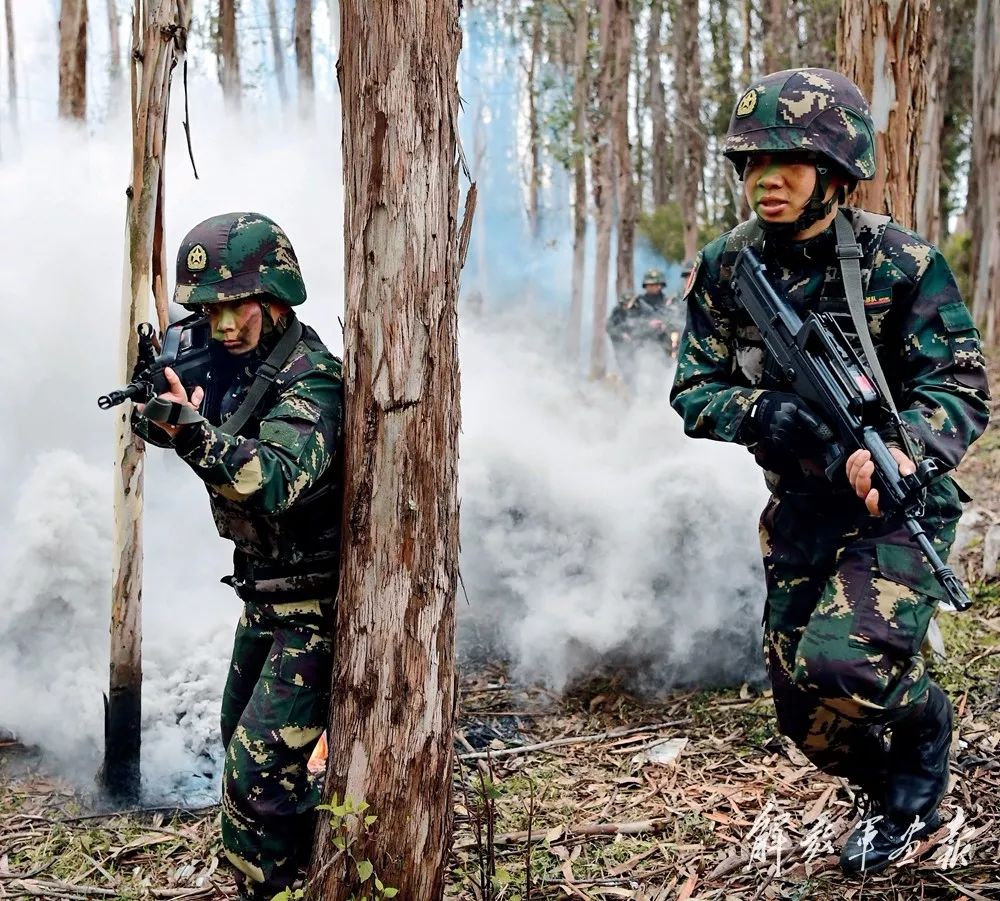 来自一线作战部队的超燃大片,告诉你什么是真正的中国女兵!
