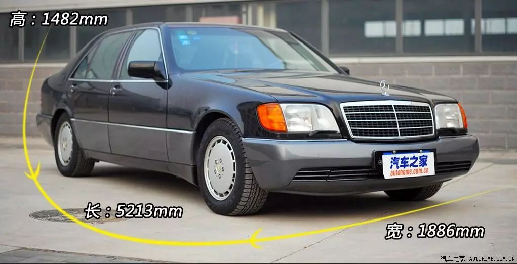 "虎头奔"这个绰号的由来,是因为w140的前进气格栅,中间的镀铬由"多横