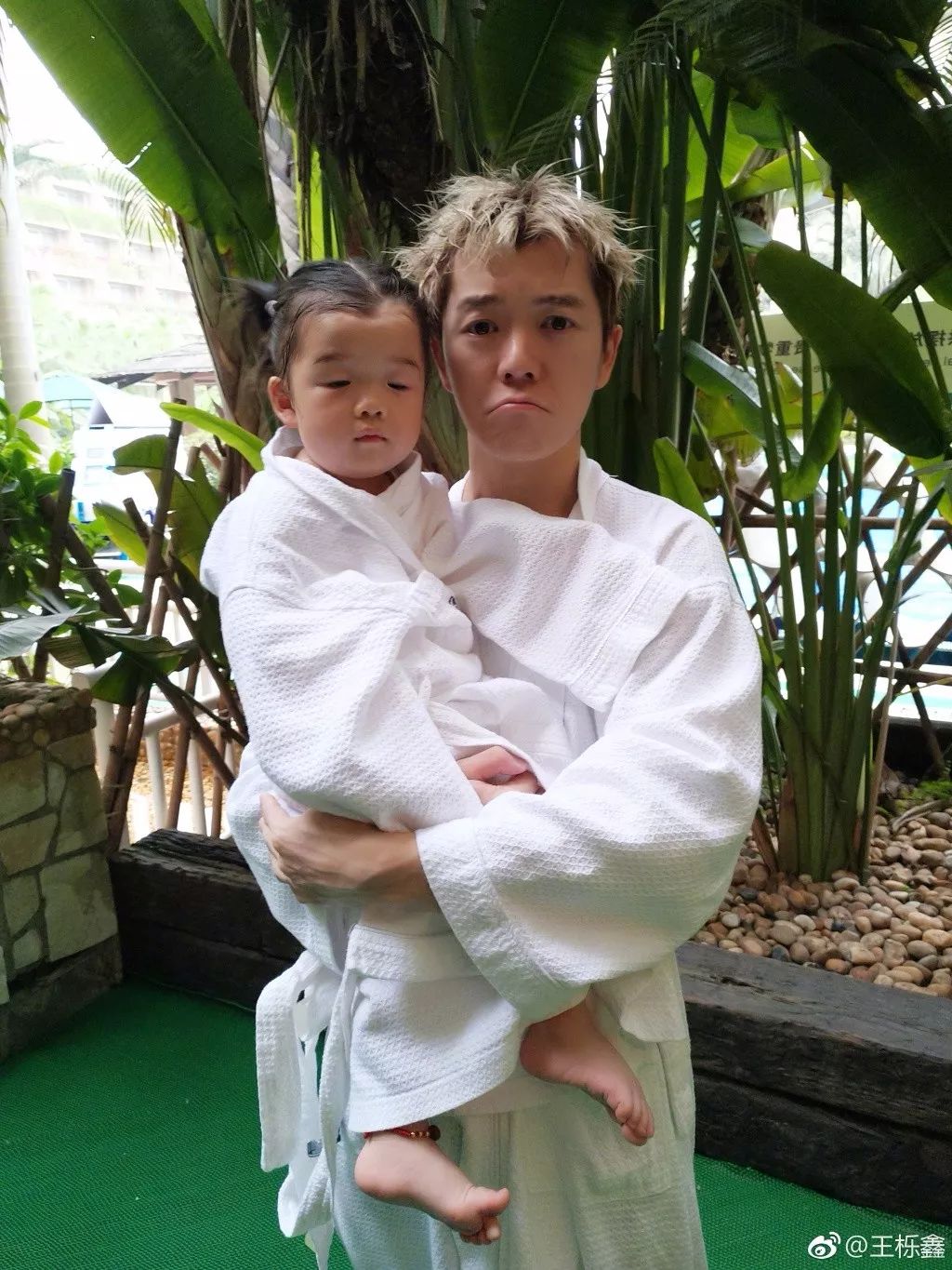 王栎鑫女儿撞脸流氓兔,包贝尔女儿成丑萌界霸主|王栎鑫|包贝尔|王唯伊