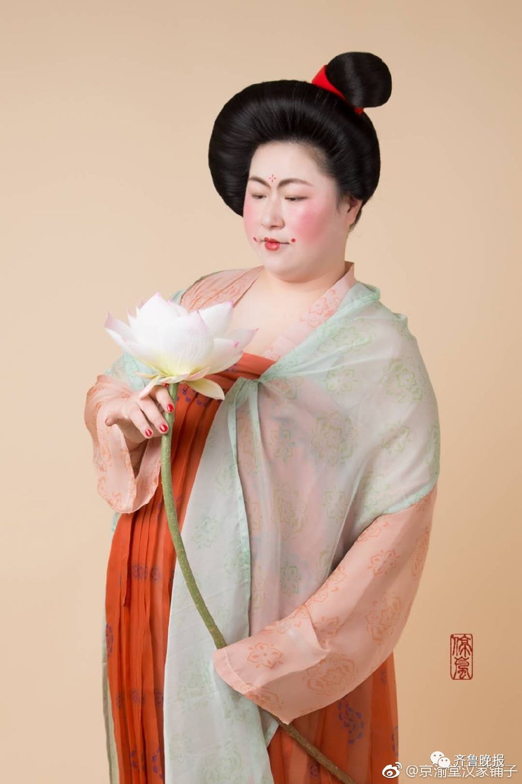 元宵节这个吃汤圆的唐朝胖仕女刷爆朋友圈真人我们给找到了唐朝汉服