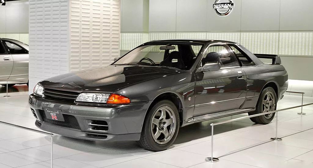 中里毅的这辆日产skyline gt-r r32是gt-r系列车型中最为纯粹的性能车