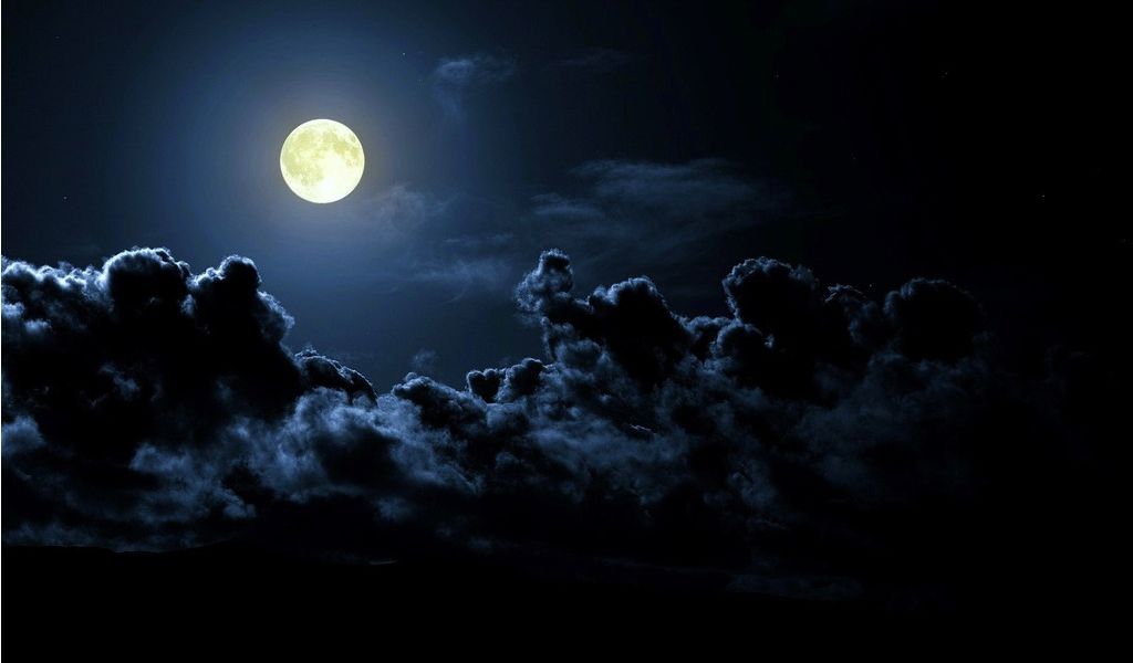 蓝月亮红月亮比不上故乡的小月亮