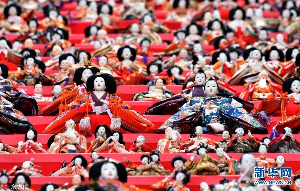 日本神社展出1800个人偶娃娃迎女儿节 场面壮观
