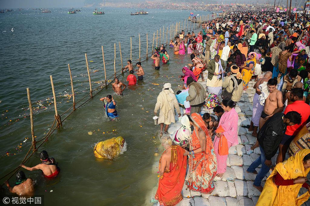 桑伽姆(sangam)是恒河,亚穆纳河与萨拉斯瓦蒂河三大圣河的汇合处.