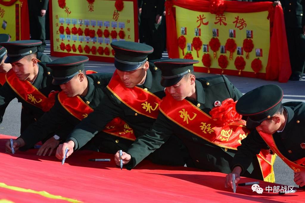 某旅隆重举行向军旗战车告别仪式|退伍老兵|集团军|陆军_新浪军事
