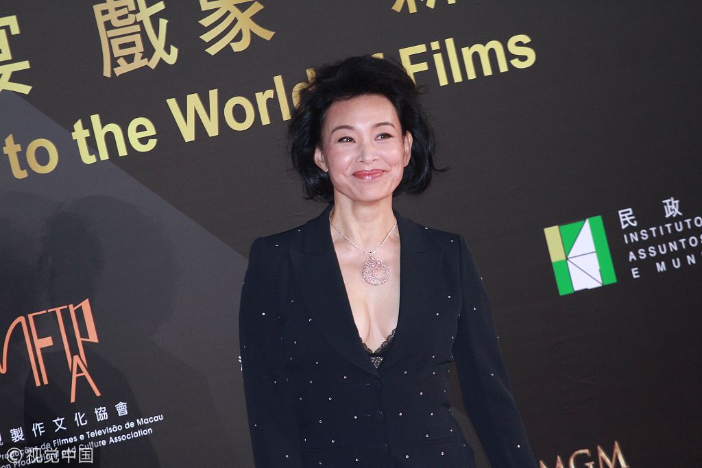 澳门国际影展陈冲霸气似女企业家 杨千嬅获"帕丁顿熊"搀扶走红毯