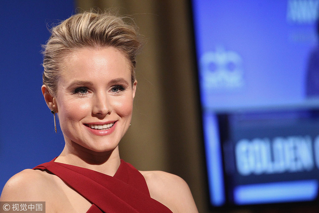 莎朗斯通蕾丝裙配短发优雅不失干练克里斯汀贝尔修身裙展好身材