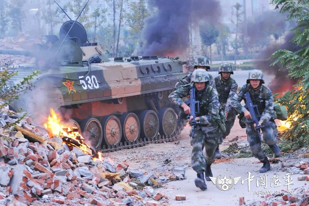 合成营编制下发后,翟海洋发现,上面的专业五花八门,不少专业都是兼职