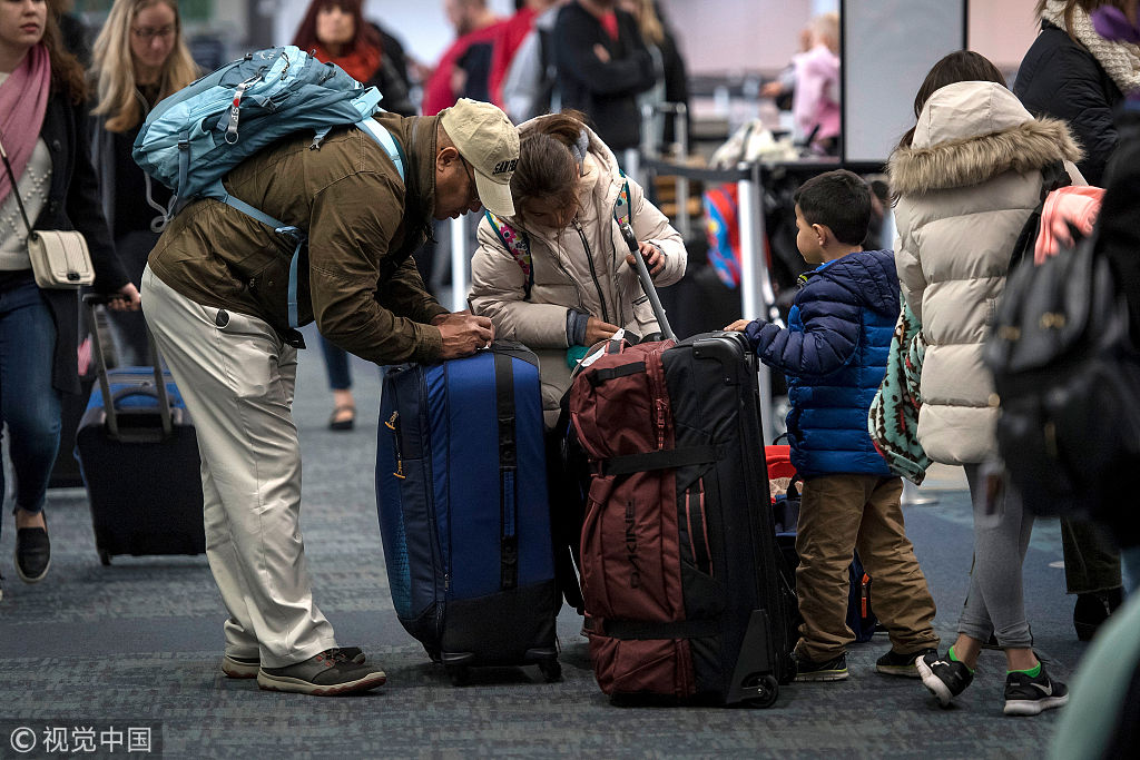 美国:圣诞假期来临 机场游客爆满_新浪看点