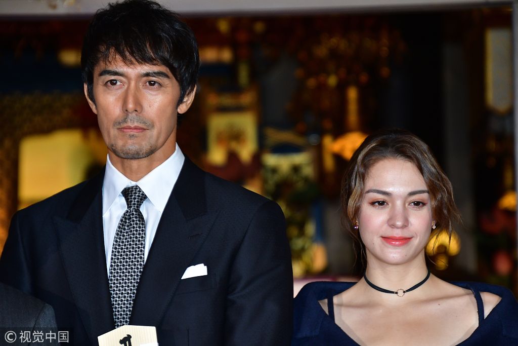 《妖猫传》日本首映陈凯歌携主创亮相 张榕容露香肩与阿部宽热聊_新浪