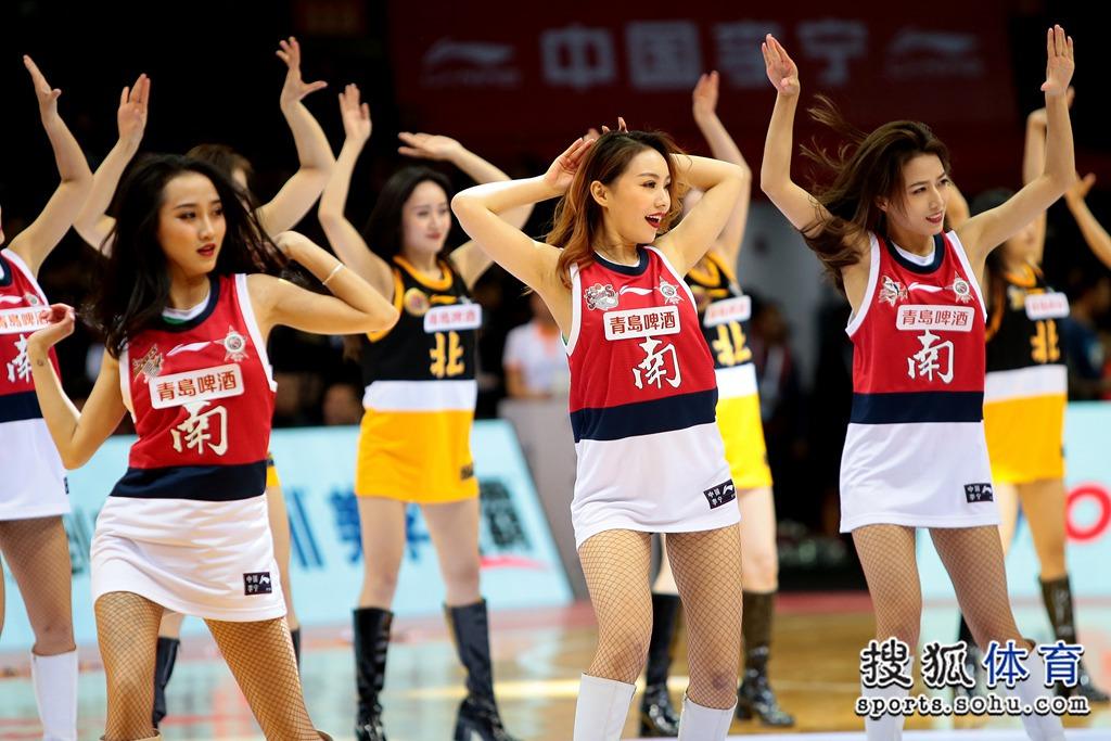 组图:cba全明星正赛开战 深圳男篮啦啦队卖力助威