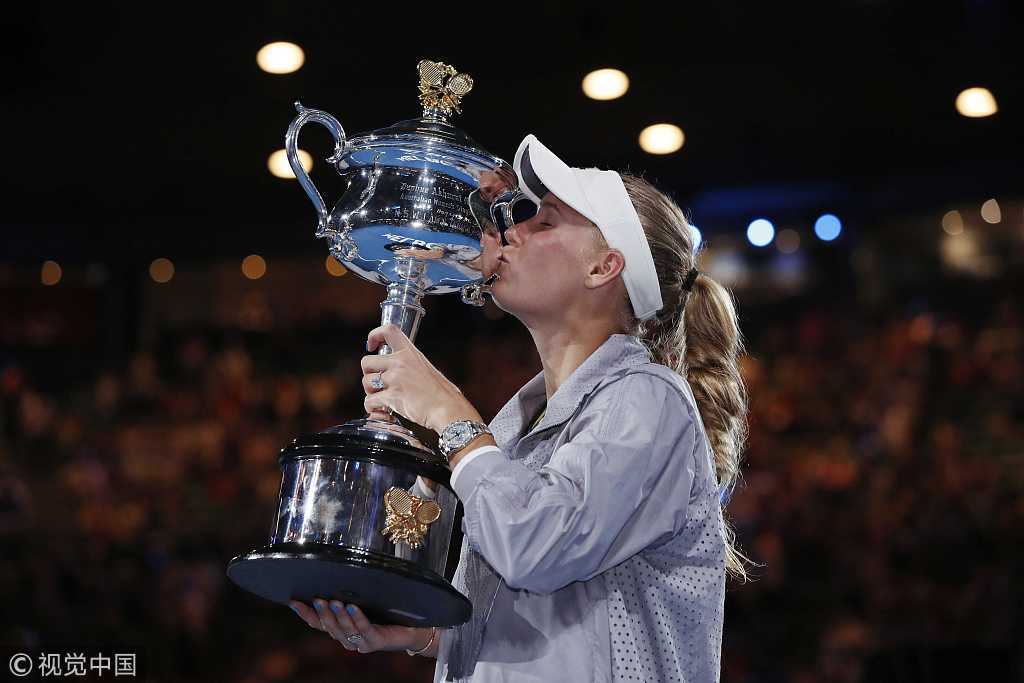 2018澳网女单决赛:颁奖典礼举行 沃兹生涯首夺