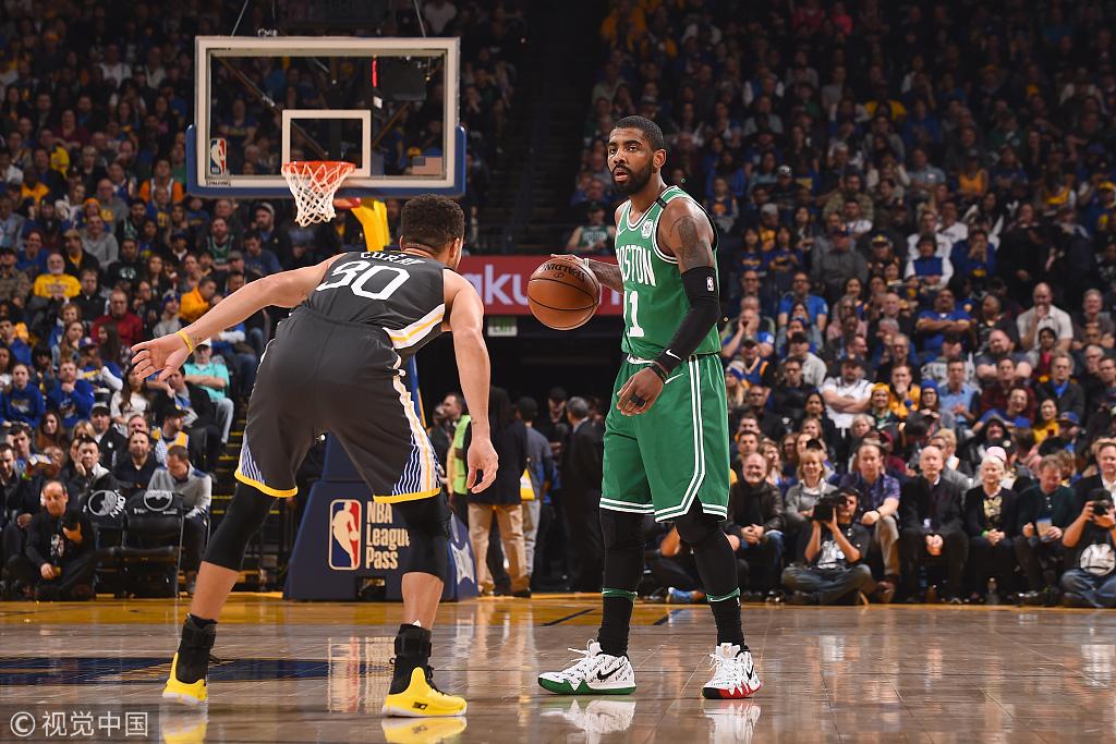 场上飙分场下相互敬重 库里欧文惺惺相惜