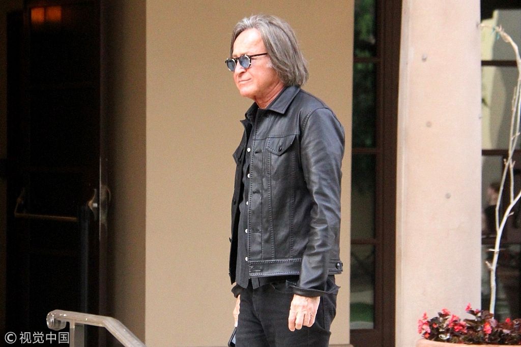 穆罕默德·哈迪德(mohamed hadid)头发花白.