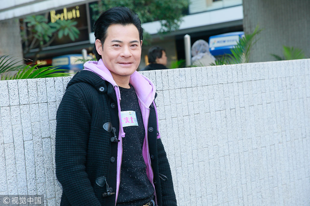 李佳芯表示为拍新剧已俩月未见母亲与黄智贤搂抱互动超亲密