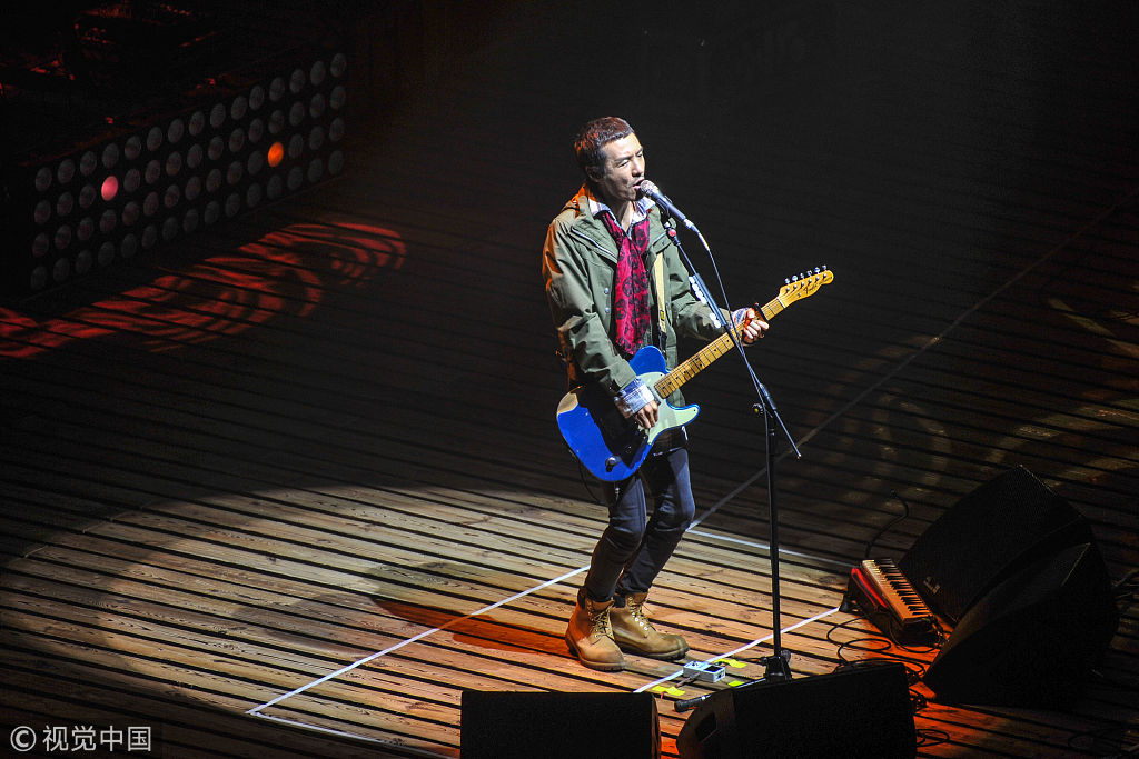 朴树"好好地ii"演唱会北京收官 抱吉他弹唱姿态潇洒迷人