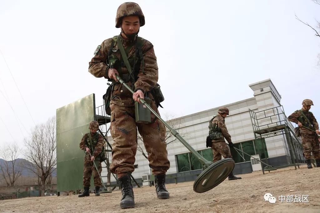 战斗队思想,把战斗力标准立起来落下去,进一步强化当兵打仗,练兵打仗