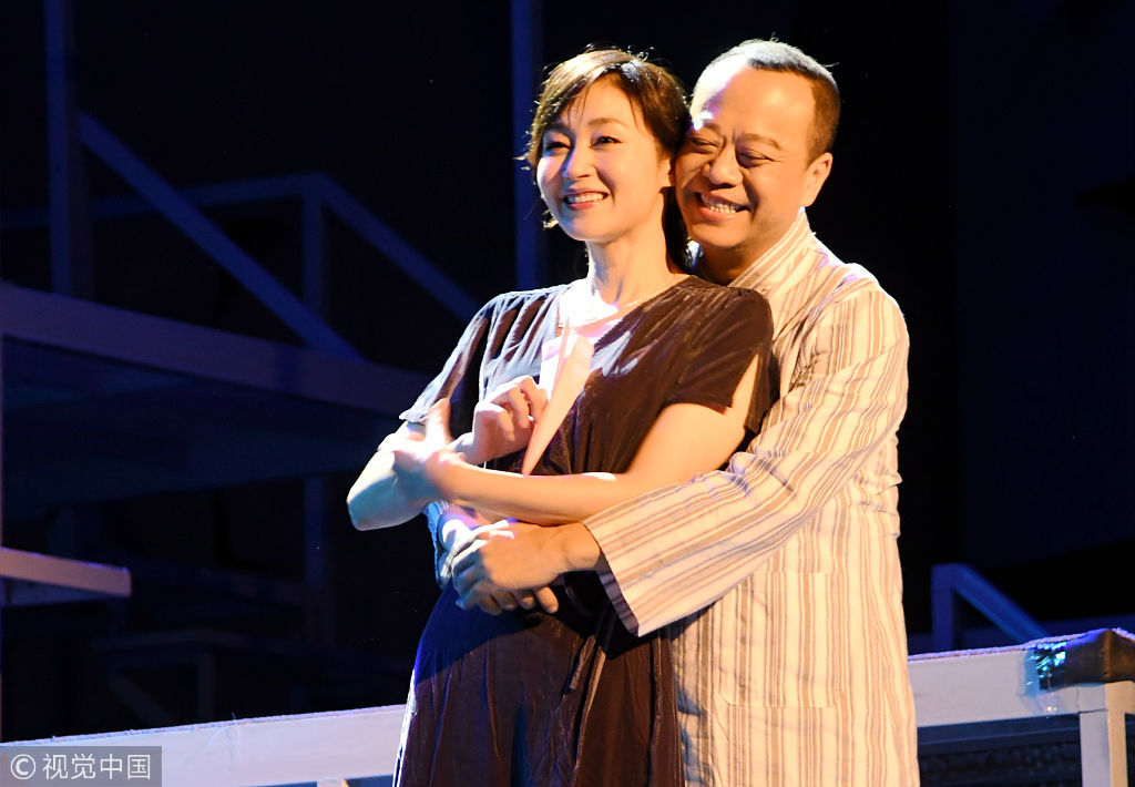 56岁欧阳震华舞台剧上海首演扮嫩热舞 狂撩万绮雯演技在线