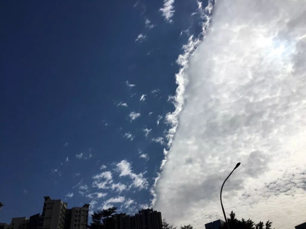 今天广州人的朋友圈都被阴阳天刷屏了老天在玩ps气象专家却说