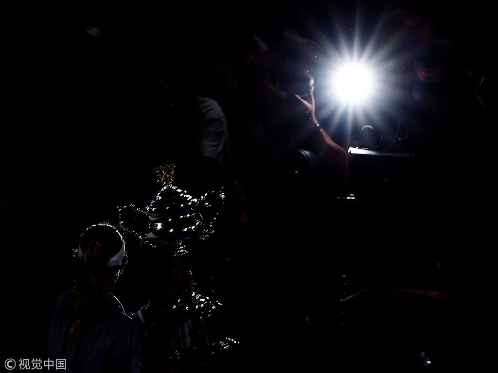 2018澳网女单决赛:颁奖典礼举行 沃兹生涯首夺