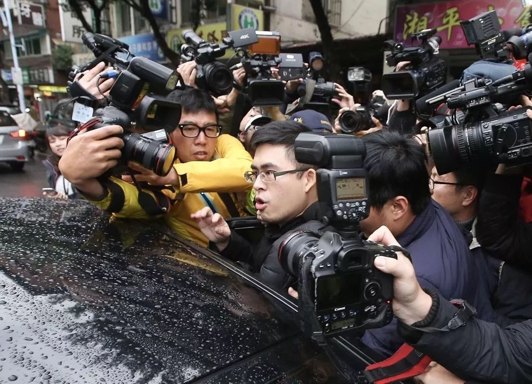 面对蔡英文对统一人士的迫害大陆应该这样回击