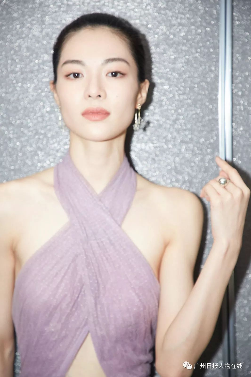 夜读丨这位广州美女成为芳华主演24岁的她芳华刚刚开始