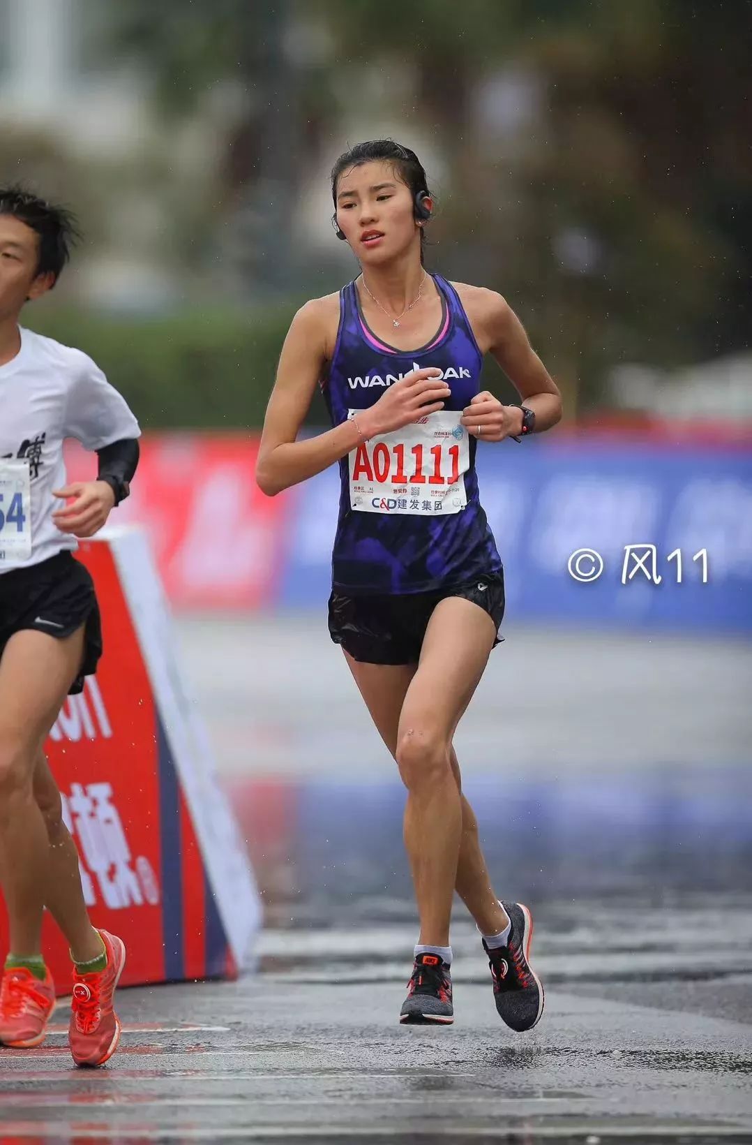 静若处子,动若脱兔丨山东姑娘焦安静夺厦门马拉松女子国内冠军