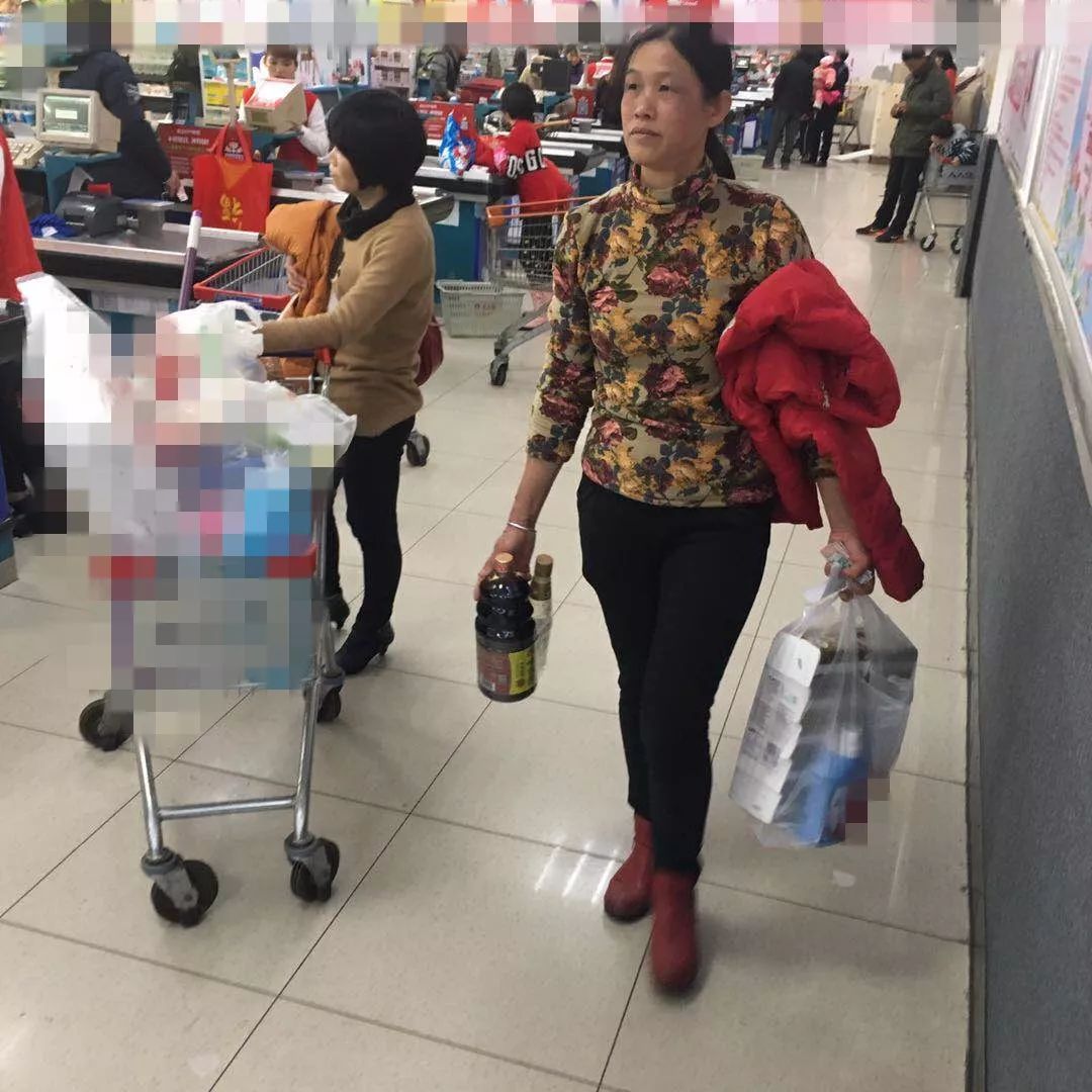 (说真的,实际购物时间倒不长,排队时间却是成倍翻,真是购物五分钟