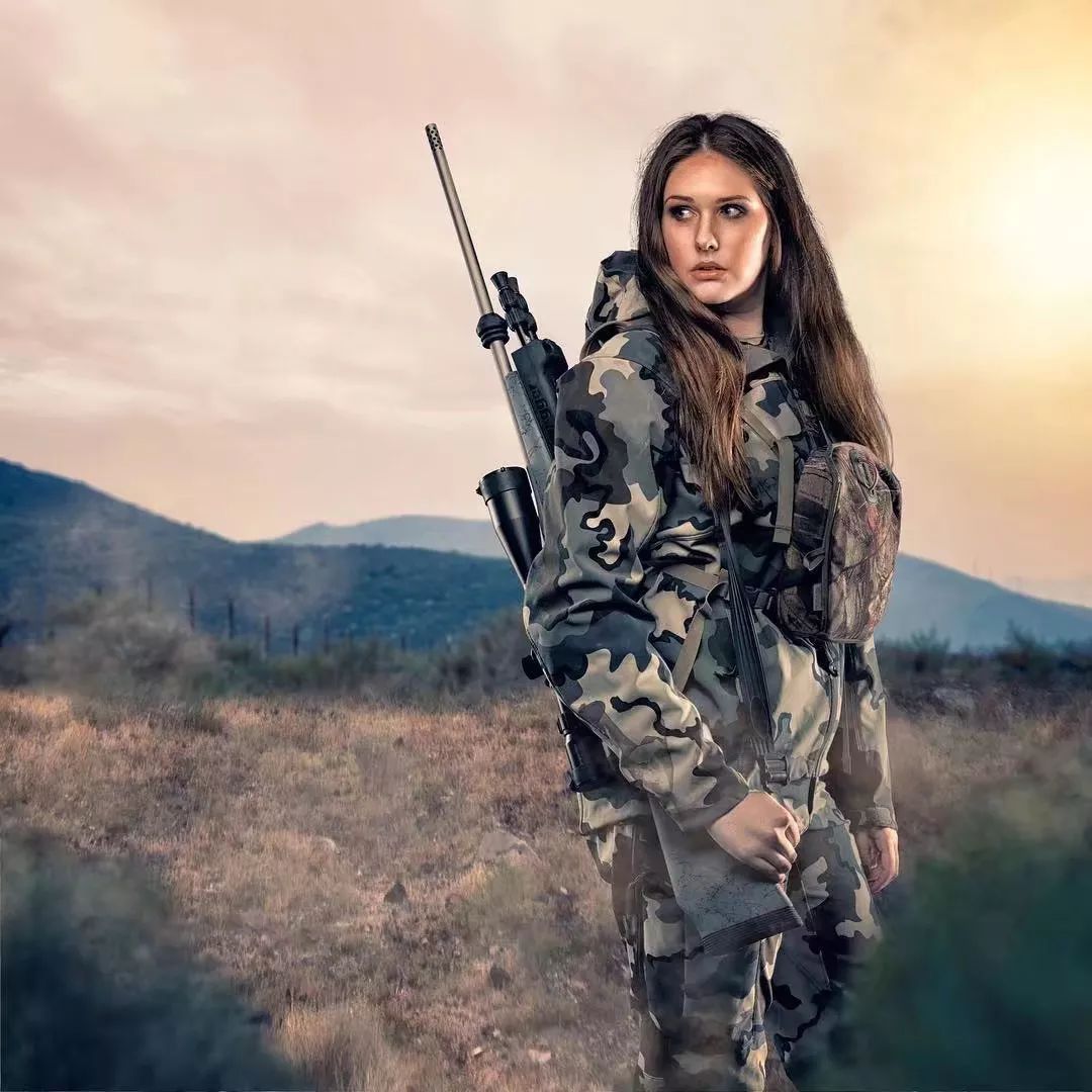 窈窕女郎示范"美国生活"枪械成为绕不开的话题