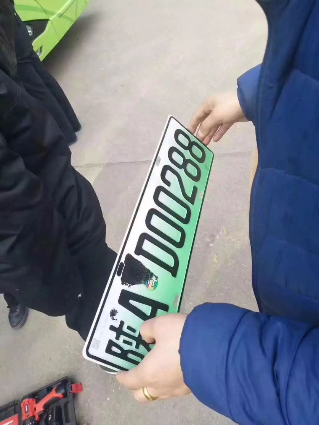 插混车上绿牌好还是蓝牌