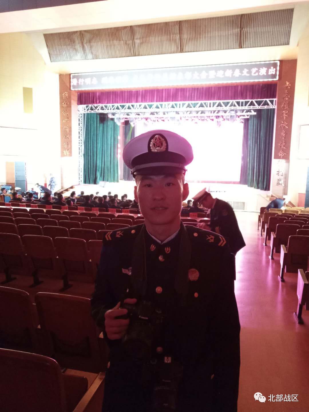 今天表扬一位海军战士!四级军士长韩邦鑫休假