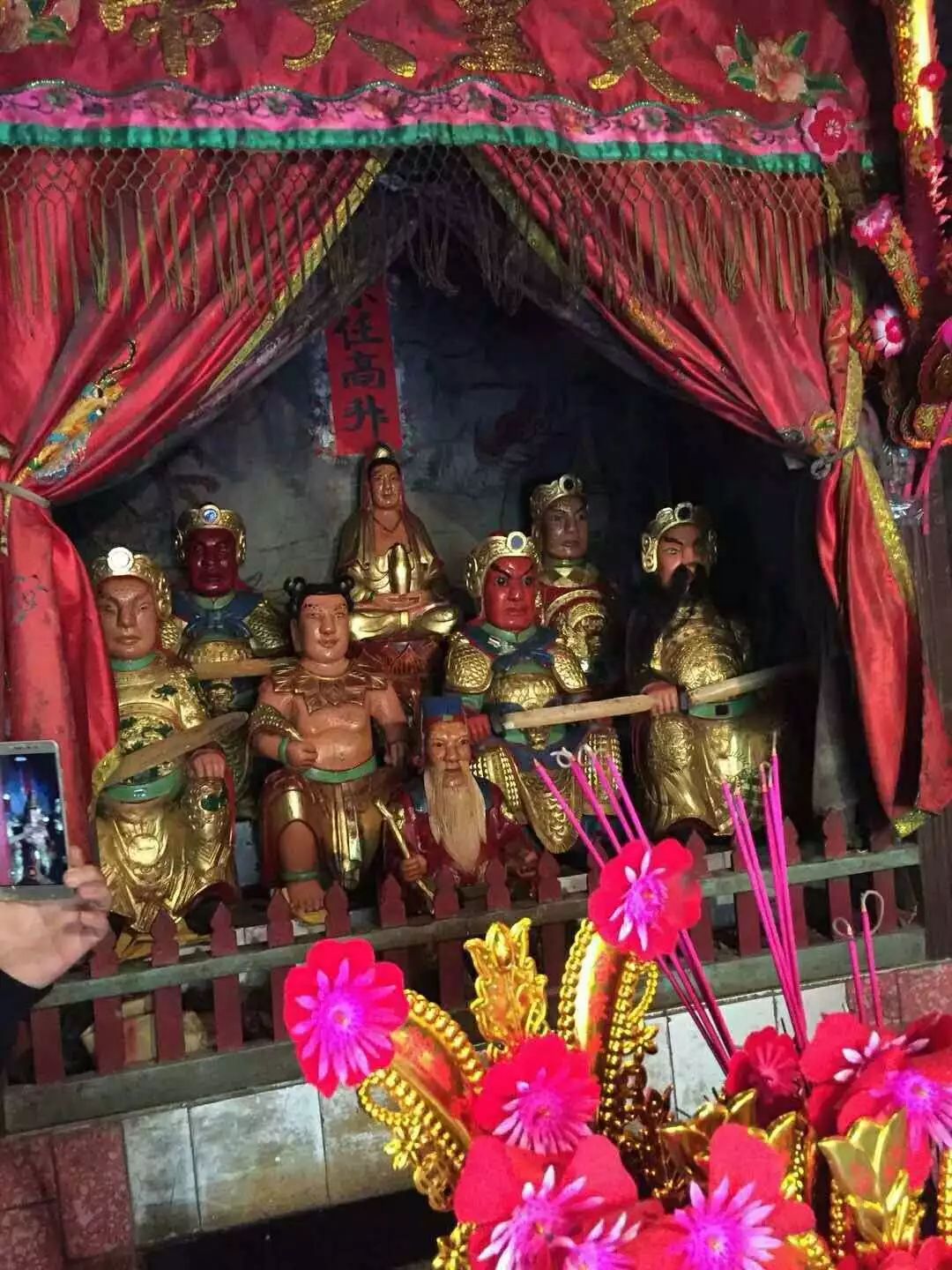普宁龙城庙被盗"老爷"今早集体出现了.