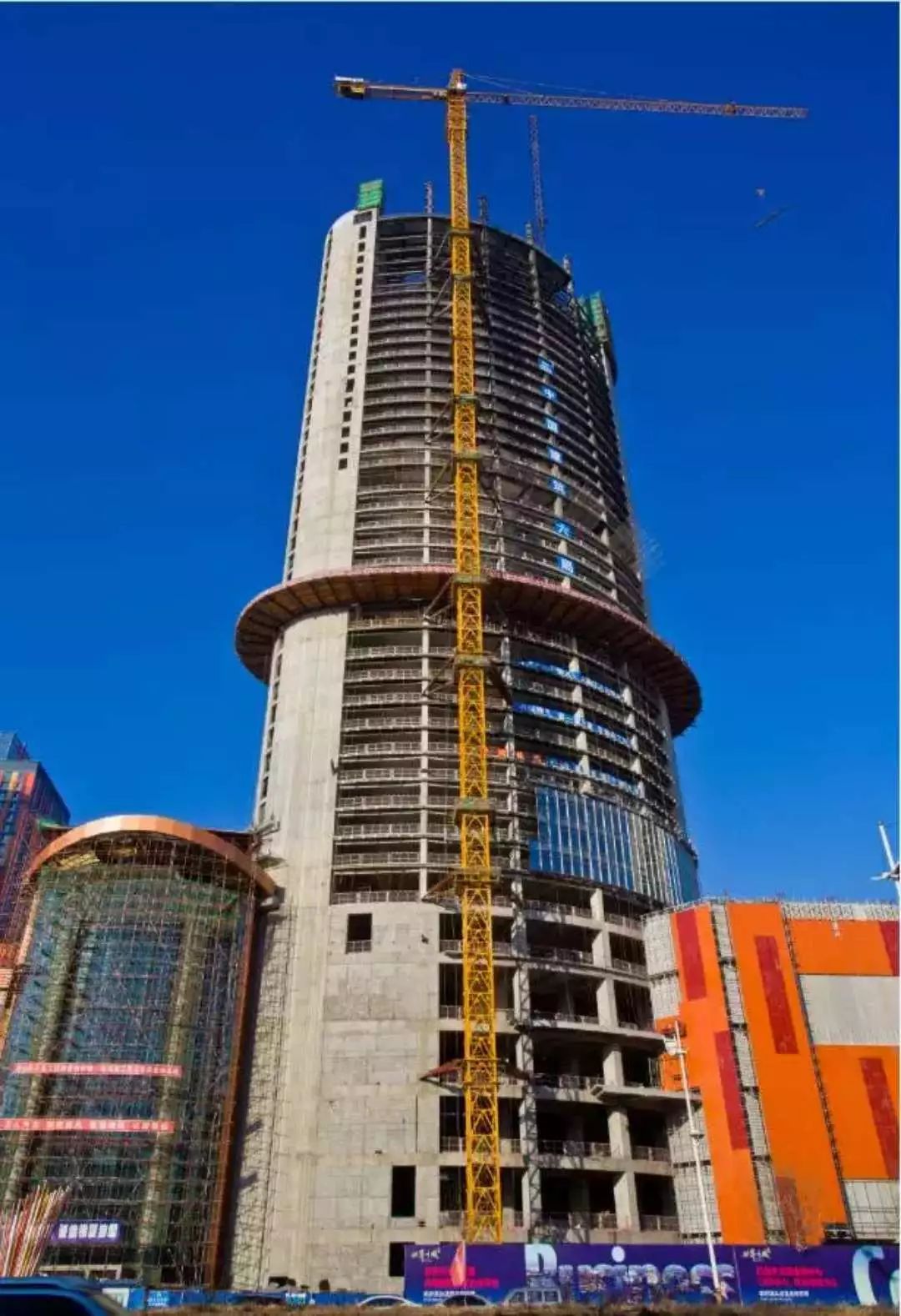 华鸿晶华丽晶超五星级酒店封顶 中国·哈尔滨国际农业博览中心 中国