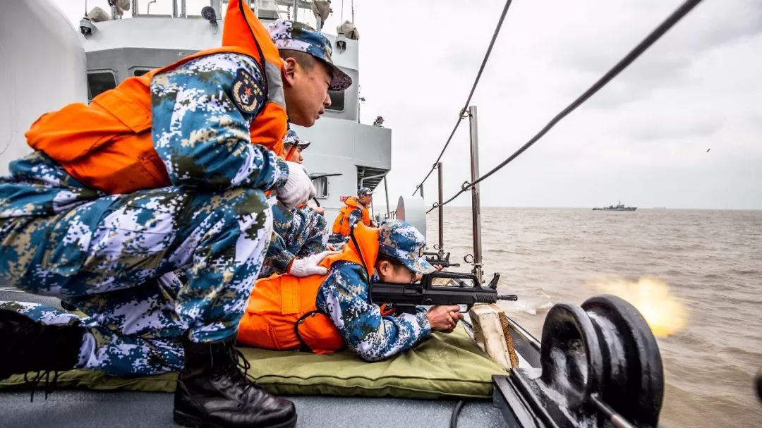 东部战区海军某部开展海上实战化训练