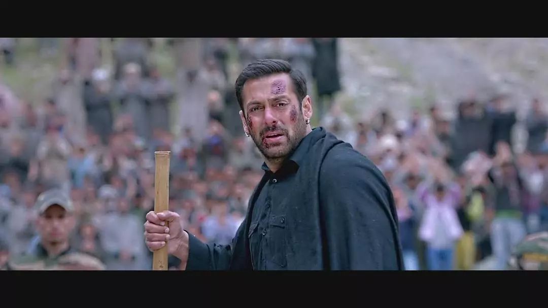 饰演帕万的演员是萨尔曼·汗,虽然在中国的名气没有阿米尔·汗那么