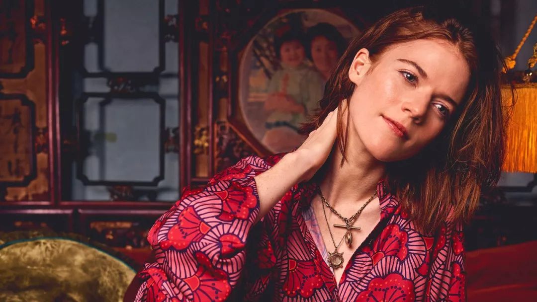 清新美好又极具力量红发的火吻真的好美啊