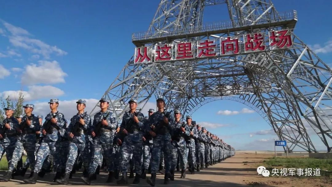 身着蓝迷彩 心系"红军"强"在这里,红是蓝的底色,蓝是红的使命.