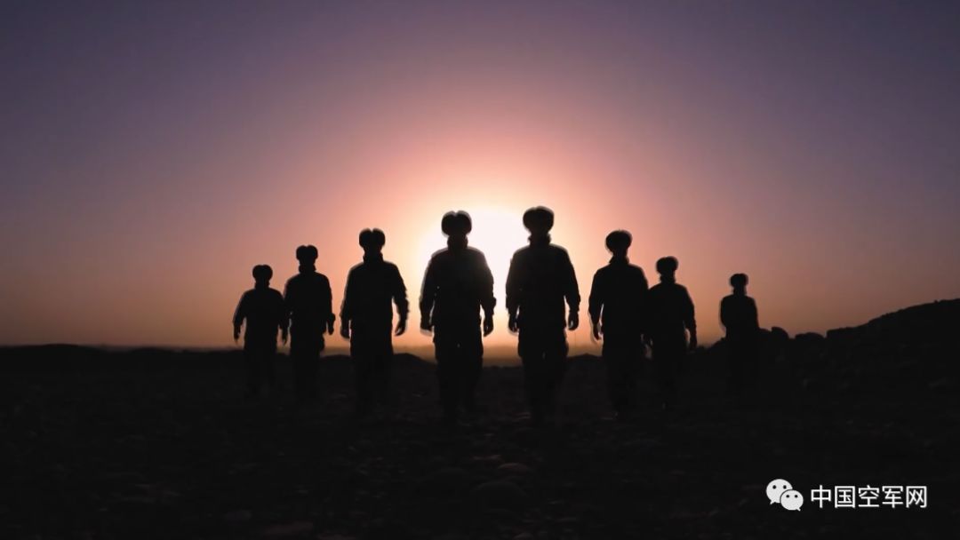 还是你们会玩戈壁滩上的鬼步舞可以说很炫酷了