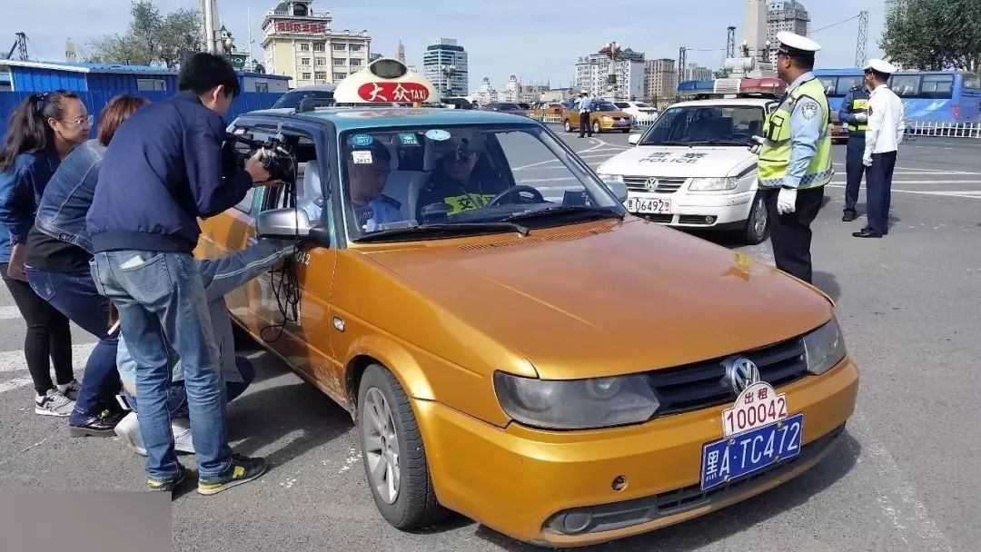 然而一段时期,在哈尔滨市街头却出现了大量假出租车.