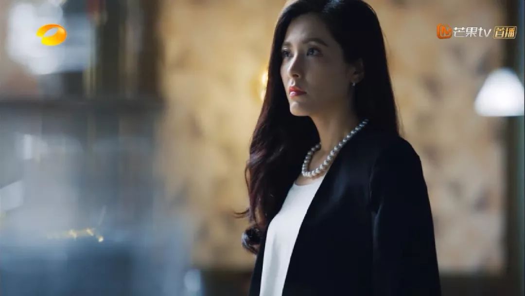 这里提一下客串吴争前妻的萧薇(曾黎饰演),这颜值气质可以说是非常能