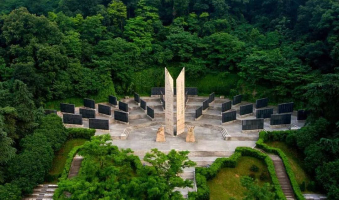 他是《无问西东》主角的原型,一代清华才子,26岁驾机撞舰,何其壮哉!