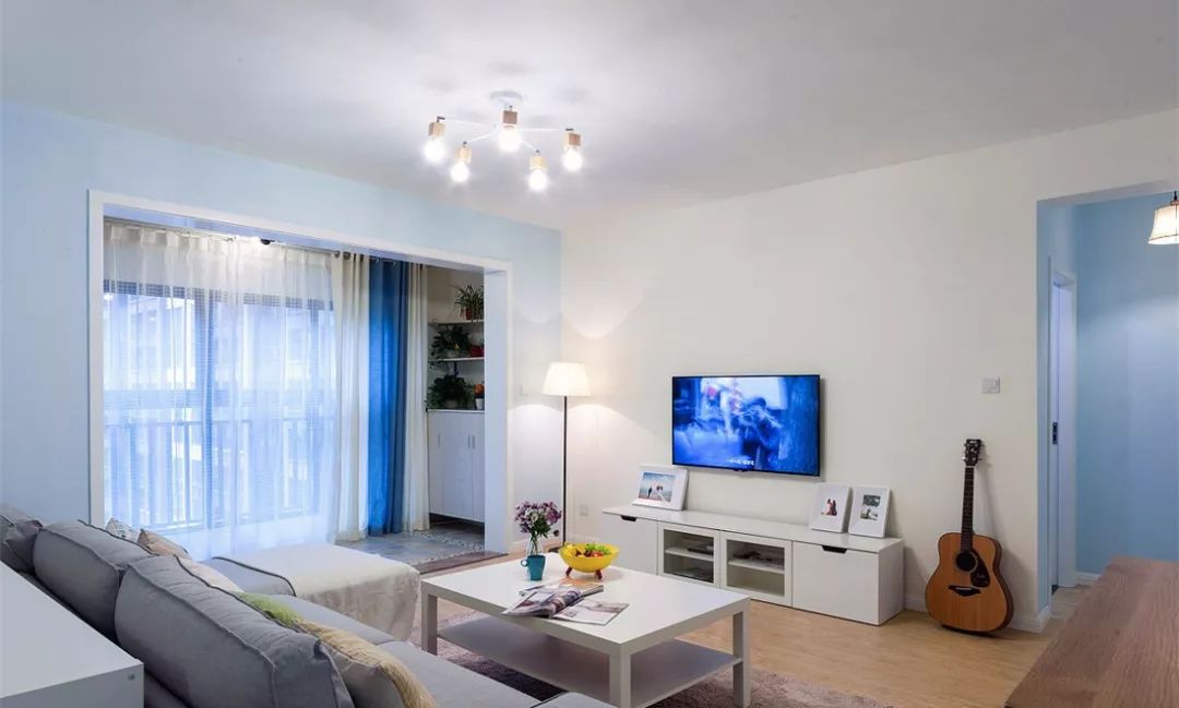 不吊顶,无石膏线,这些客厅天花,简单美!