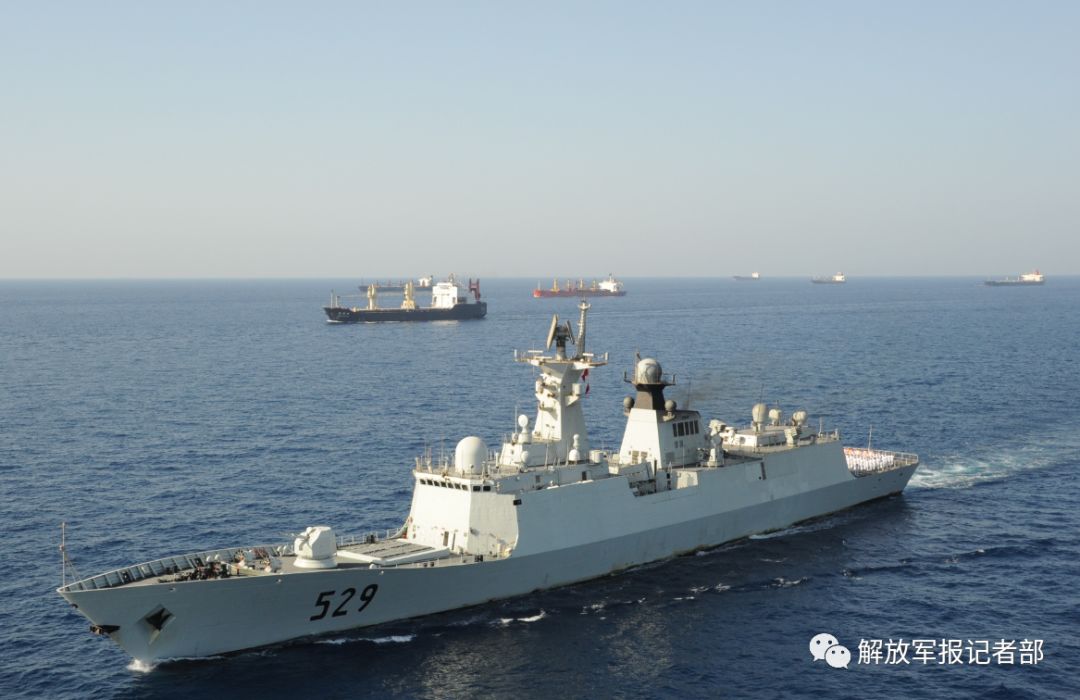 入列10年海军某新型导弹护卫舰首舰舟山舰战风斗浪